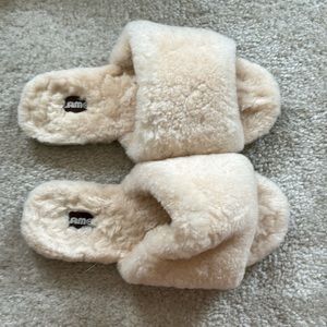 Lamo Fur Slip On Slippers Womens Size XL (9-10)
